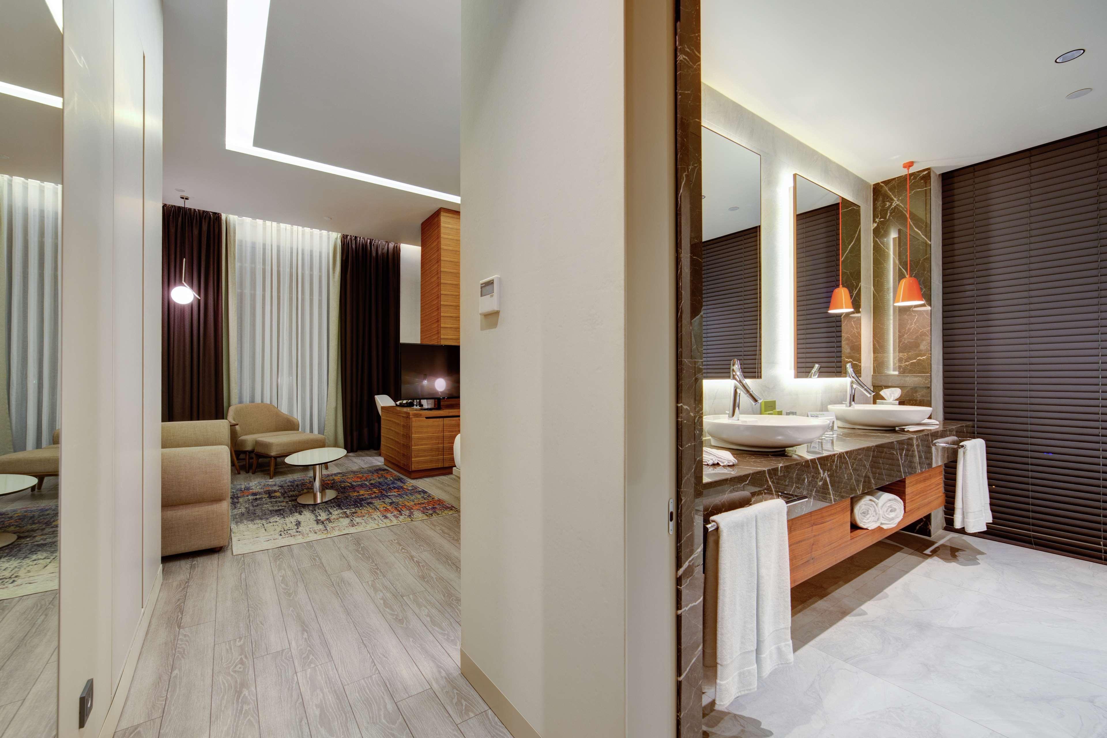 Doubletree By Hilton Adana Hotell Exteriör bild